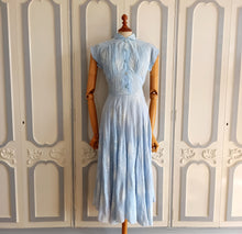 Cargar imagen en el visor de la galería, 1930s - Exquisite Blue Floral Peter Pan Collar Dress - W27 (68cm)
