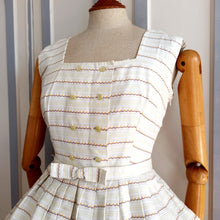 Cargar imagen en el visor de la galería, 1950s 1960s - Adorable Vanilla Textured Cotton Dress - W27 (68cm)
