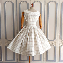 Load image into Gallery viewer, 1950s 1960s - Adorable Vanilla Textured Cotton Dress - W27 (68cm)
