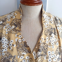 Cargar imagen en el visor de la galería, 1940s - Gorgeous Novelty Print Rayon Dress - W28 (72cm)
