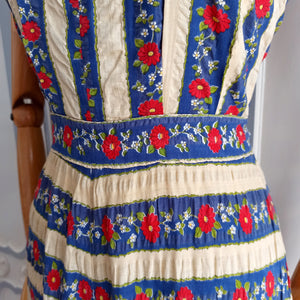 1940s - Lovely Floral Tie Back Cotton Dress - W26 (66cm)