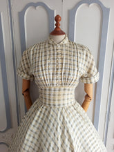 Laden Sie das Bild in den Galerie-Viewer, 1940s 1950s - Lovely Peter Pan Collar Cream Vanilla Dress - W26 (66cm)
