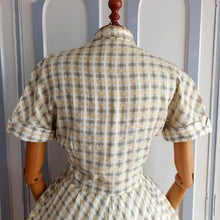 Cargar imagen en el visor de la galería, 1940s 1950s - Lovely Peter Pan Collar Cream Vanilla Dress - W26 (66cm)
