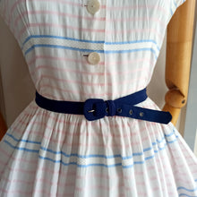 Cargar imagen en el visor de la galería, 1950s - Adorable Pink &amp; Baby Blue Cotton Dress - W28.5 (72cm)
