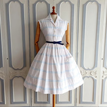 Cargar imagen en el visor de la galería, 1950s - Adorable Pink &amp; Baby Blue Cotton Dress - W28.5 (72cm)
