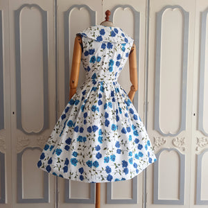 1950s - Renaitre, Paris - Stunning Blue Roses Dress - W27.5 (70cm)