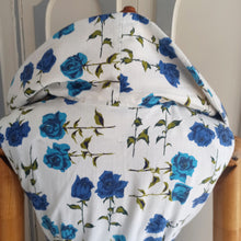 Cargar imagen en el visor de la galería, 1950s - Renaitre, Paris - Stunning Blue Roses Dress - W27.5 (70cm)
