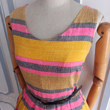 Laden Sie das Bild in den Galerie-Viewer, 1960s - Super Cute Colorful Bolero Dress - W27.5 (70cm)
