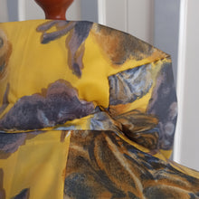 Cargar imagen en el visor de la galería, 1950s 1960s - Gorgeous Yellow Gold Rosesprint Dress - W28 (72cm)
