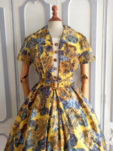 Load image into Gallery viewer, 1950s 1960s - Gorgeous Yellow Gold Rosesprint Dress - W28 (72cm)
