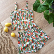 Load image into Gallery viewer, 1950s - Abstract 2pc Top &amp; Shorts Cotton Summer Set - W28 (72cm)
