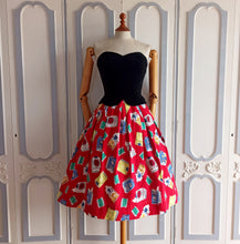 Load image into Gallery viewer, 1950s - Ultrarare Cigarettes Novelty Print Skirt - W26 (66cm)
