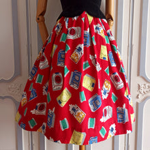 Cargar imagen en el visor de la galería, 1950s - Ultrarare Cigarettes Novelty Print Skirt - W26 (66cm)
