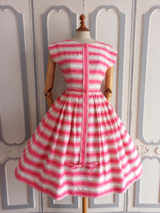 1950s  - Adorable Pink & White Cotton Dress - W25 (64cm)