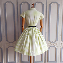 Cargar imagen en el visor de la galería, 1950s  - Gorgeous Lime Checked Cotton Dress - W27 (68cm)
