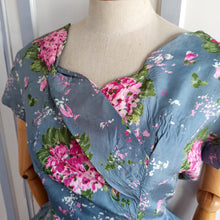 Cargar imagen en el visor de la galería, 1950s  - Exquisite Teal Hydrangeas Print Silk Dress - W31.5 (80cm)

