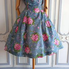 Load image into Gallery viewer, 1950s  - Exquisite Teal Hydrangeas Print Silk Dress - W31.5 (80cm)
