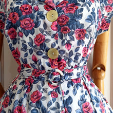 Load image into Gallery viewer, 1950s 1960s - Gorgeous Parisien Roseprint Belted Dress - W27.5 (70cm)
