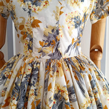 Charger l&#39;image dans la galerie, 1950s 1960s - Gorgeous Floral Dress - W27 (68cm)
