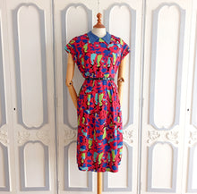 Load image into Gallery viewer, 1940s 1950s (?) - Fabulous Novelty Print Rayon Dress - W32 (82cm)
