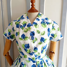 Laden Sie das Bild in den Galerie-Viewer, 1950s - Gorgeous Parisien Leaves Dress - W27.5 (70cm)
