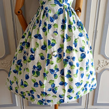 Carica l&#39;immagine nel visualizzatore di Gallery, 1950s - Gorgeous Parisien Leaves Dress - W27.5 (70cm)
