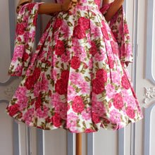 Cargar imagen en el visor de la galería, 1950s 1960s - Stunning Back Tails Roseprint Dress - W25 (64cm)
