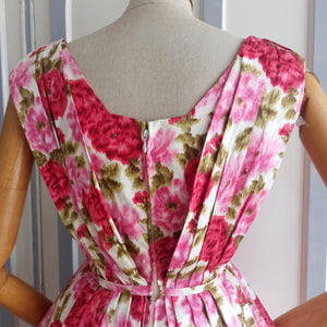 1950s 1960s - Stunning Back Tails Roseprint Dress - W25 (64cm)