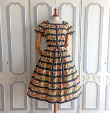 Cargar imagen en el visor de la galería, 1940s 1950s - Fabulous Front Zipper Cotton Dress - W31 (78cm)
