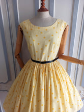 Charger l&#39;image dans la galerie, 1950s - Adorable Yellow Vichy Dots Cotton Dress - W28 (72cm)
