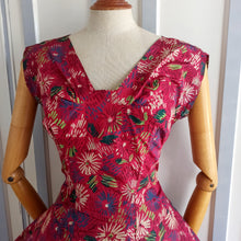 Load image into Gallery viewer, 1950s - Stunning Abstract Floral Satin Dress - W29 (74cm)
