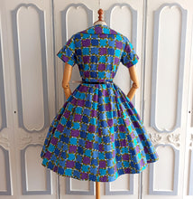 Laden Sie das Bild in den Galerie-Viewer, 1950s - WLZ, Germany - Fabulous Purple Blue Dress - W30 (76cm)
