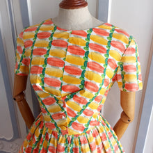 Cargar imagen en el visor de la galería, 1950s - Stunning French Cotton Summer Dress - W29 (74cm)
