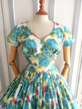 Load image into Gallery viewer, 1950s - Peggy Page, London - Stunning Green &amp; Red Roses Dress - W29 (74cm)
