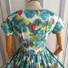 Load image into Gallery viewer, 1950s - Peggy Page, London - Stunning Green &amp; Red Roses Dress - W29 (74cm)
