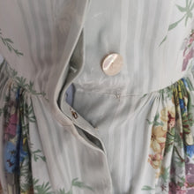 Laden Sie das Bild in den Galerie-Viewer, 1950s - Exquisite French Floral Novelty Dress - W27 (68cm)
