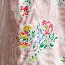 Laden Sie das Bild in den Galerie-Viewer, 1940s 1950s - Adorable Floral Droped Skirt Dress - W29 (74cm)
