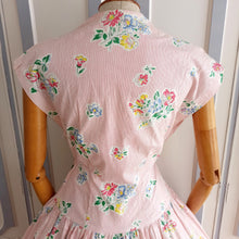 Load image into Gallery viewer, 1940s 1950s - Adorable Floral Droped Skirt Dress - W29 (74cm)
