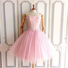 Load image into Gallery viewer, 1950s - Stunning Sweetheart Neckline Pink Prom Dress - W24/26 (64/66cm)
