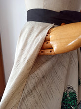 Laden Sie das Bild in den Galerie-Viewer, 1950s - MITLA, Mexico - Fabulous Fiesta Gitana Hand-Printed Full Circle Skirt
