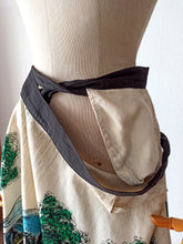 Laden Sie das Bild in den Galerie-Viewer, 1950s - MITLA, Mexico - Fabulous Fiesta Gitana Hand-Printed Full Circle Skirt
