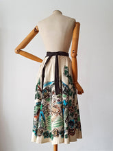 Laden Sie das Bild in den Galerie-Viewer, 1950s - MITLA, Mexico - Fabulous Fiesta Gitana Hand-Printed Full Circle Skirt
