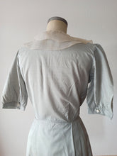 Laden Sie das Bild in den Galerie-Viewer, 1940s 1950s - Romantic Handmade Pale Ice Blue Silk Dress - W28 (71cm)
