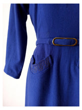 Cargar imagen en el visor de la galería, 1940s - Stunning Embroidered Lilac Wool Dress - W24 (60cm)
