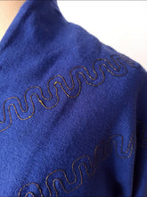 Cargar imagen en el visor de la galería, 1940s - Stunning Embroidered Lilac Wool Dress - W24 (60cm)
