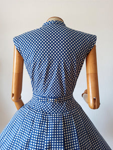 1950s - Lovely Buckle Back Blue White Cotton Dress - W28 (72cm)