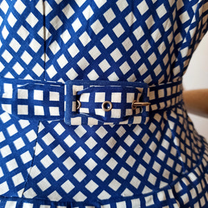 1950s - Lovely Buckle Back Blue White Cotton Dress - W28 (72cm)