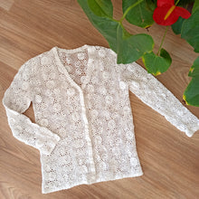 Laden Sie das Bild in den Galerie-Viewer, 1950s 1960s  - Gorgeous Cotton Crochet Cardigan
