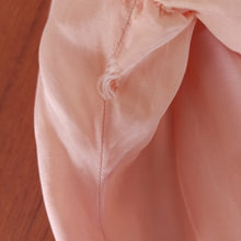 Cargar imagen en el visor de la galería, 1930s - Adorable Antique Pink Lace Silk Blouse - W32 (82cm)
