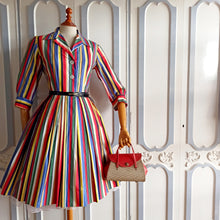Laden Sie das Bild in den Galerie-Viewer, 1950s - Stunning Rainbow Autumn Cotton Dress - W28 (72cm)
